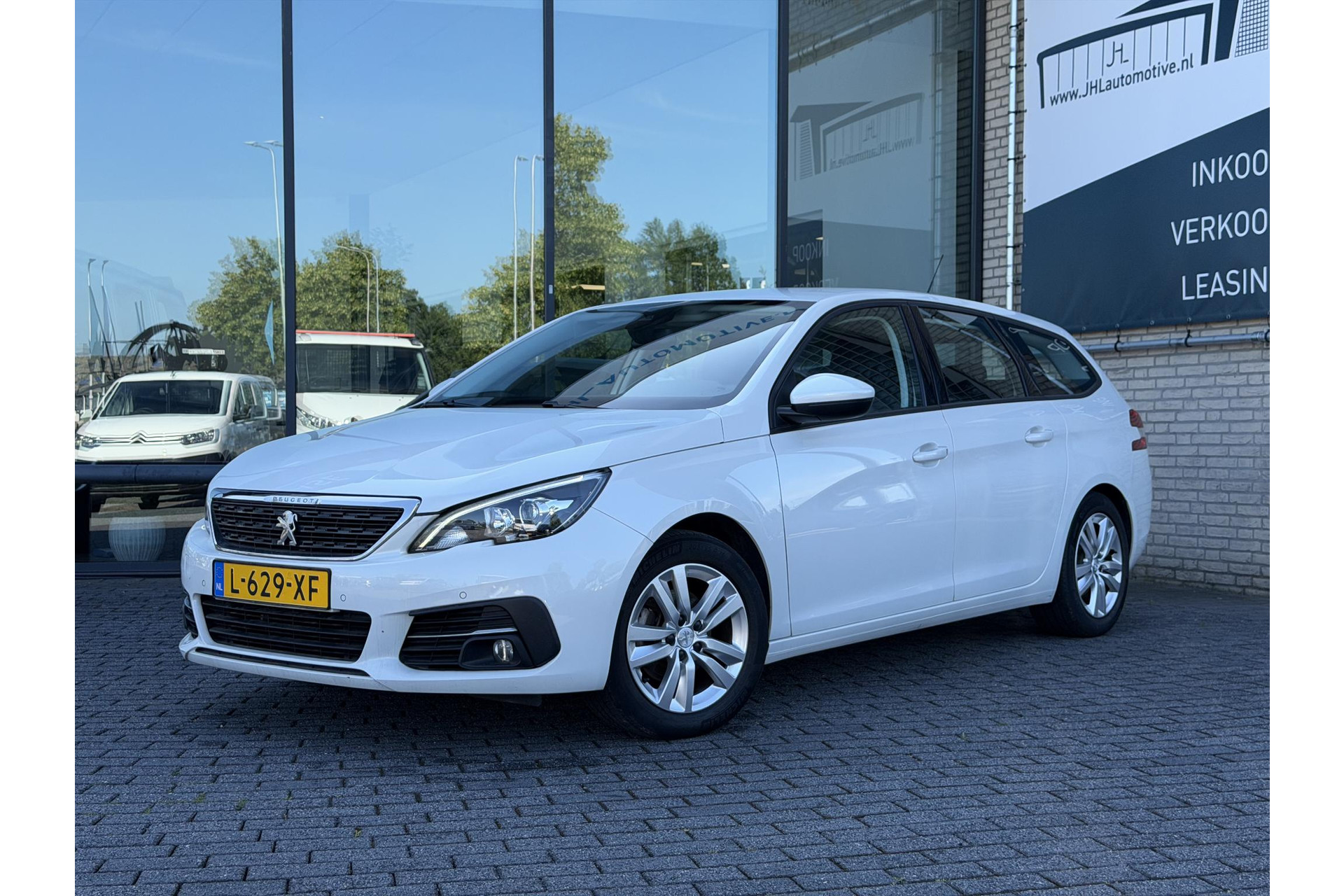 Peugeot 308 SW 1.2 *110PK*ECC*NAVI*CAM*HAAK*CRUISE*CARPLAY*